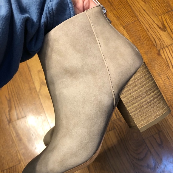 Booties 🔥 - Picture 2 of 2